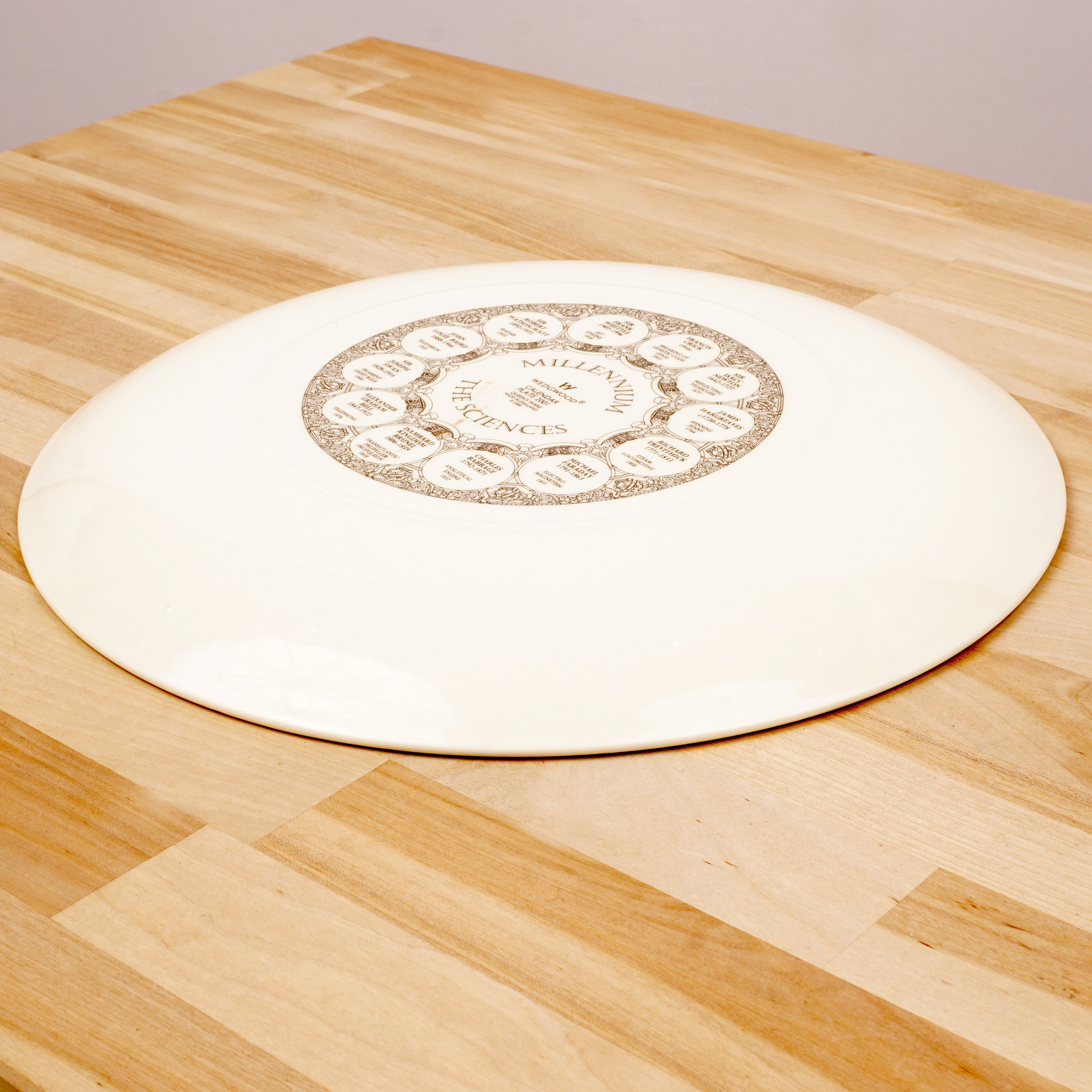 　MILLENNIUM　CALENDAR PLATE 2001 Wedgwood 2001 Calendar Plate Millennium Science Collectible