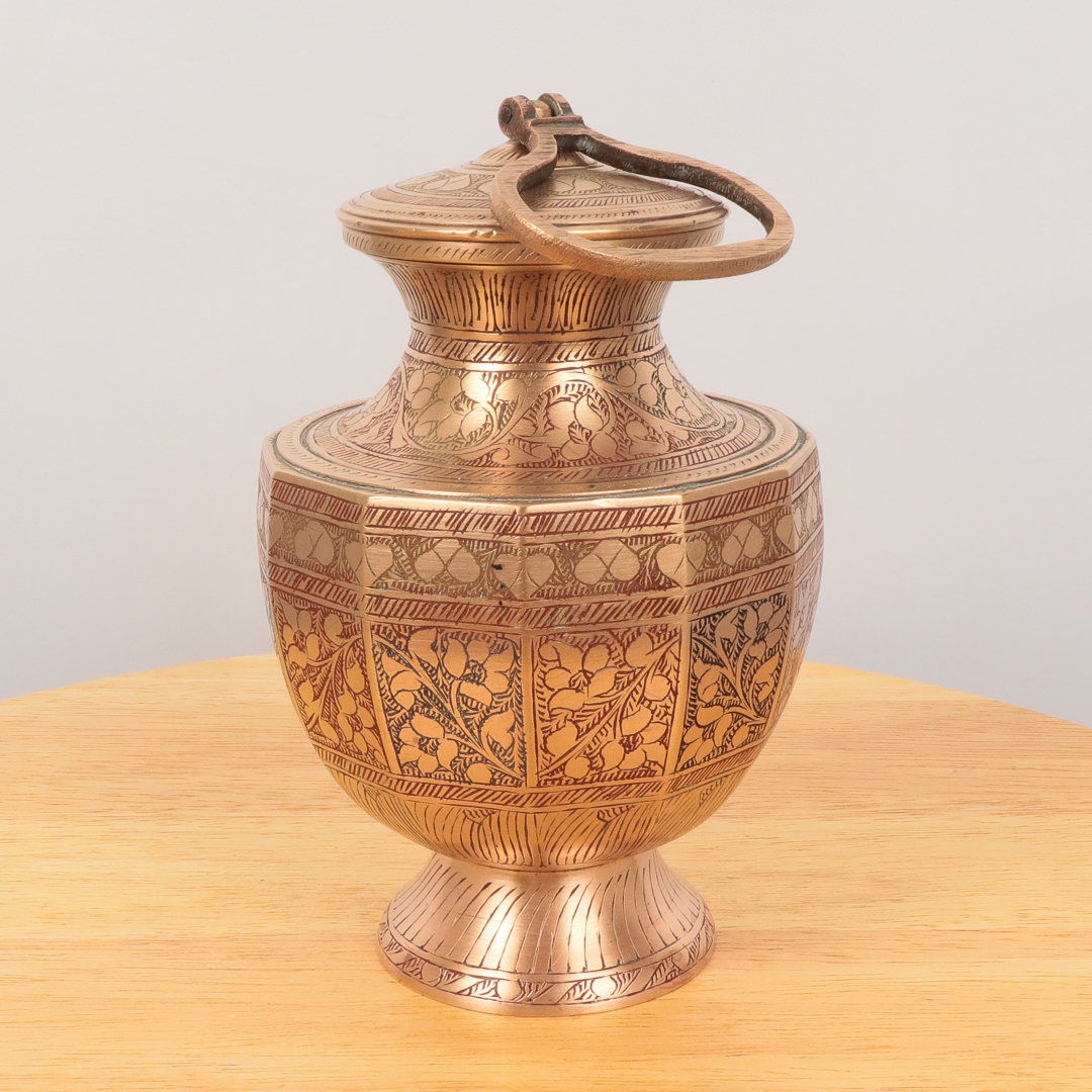 Box with a lid / urn / container Engraved floral design Etsy