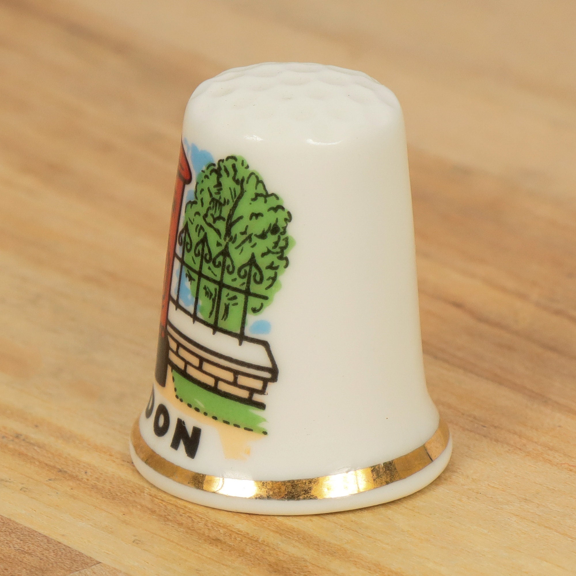 Dé à coudre à collectionner en porcelaine – Tower Bridge London avec coffret cadeau gratuit