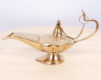 Öllampe im Aladin-Stil mit Kettendeckel - Graviertes Blumenmuster - Vintage aus massivem Messing