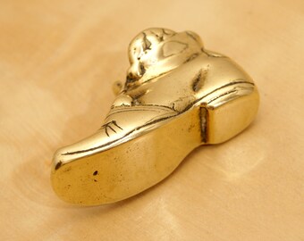 Cendrier Ancien En Laiton Sculpté Main - Inde, 1900-1940 - Forme Chaussure Fleur