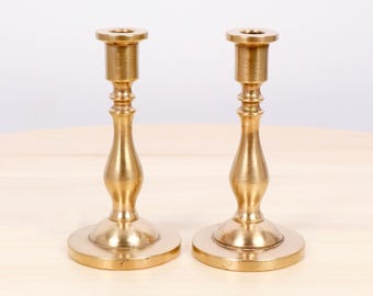 Candelabros Perage England / Portavelas cónicos delgados / Pequeños portavelas de latón / Decoración clásica para el hogar // Latón vintage