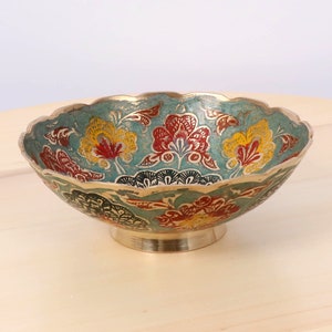 17 cm Bowl / tray / dish || Vintage solid brass || Enamel paint floral and peacock  design || Detailed engravings || Round elevated base