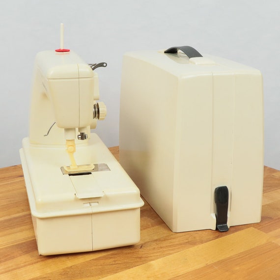 nähmaschine mit koffer