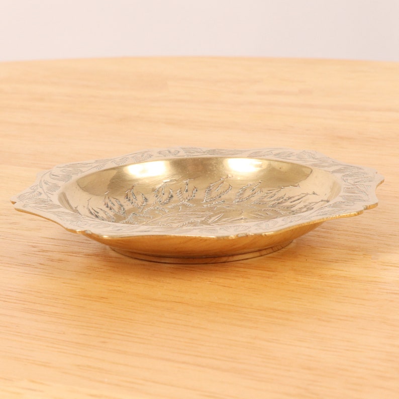 Made in India 966J Handmade engraved floral pattern Vintage Solid brass 9 cm Dish tray plate bowl