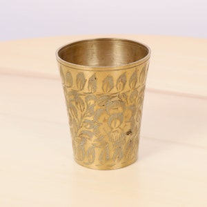 Jarrón en miniatura de latón macizo vintage / vaso de chupito // maceta para plantas de flores pequeñas // Hecho en India "1734"