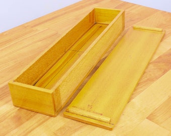 Caja de madera lacada // Caja de madera vintage con un diseño sencillo