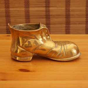 Solid brass shoe sculpture || Boot || Vintage || brass old shoe / brass boot