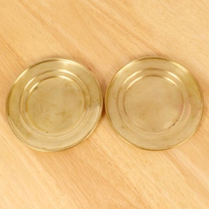 2 plates / dishes / trays || Vintage solid brass || Simple design || set of two 15 cm plates