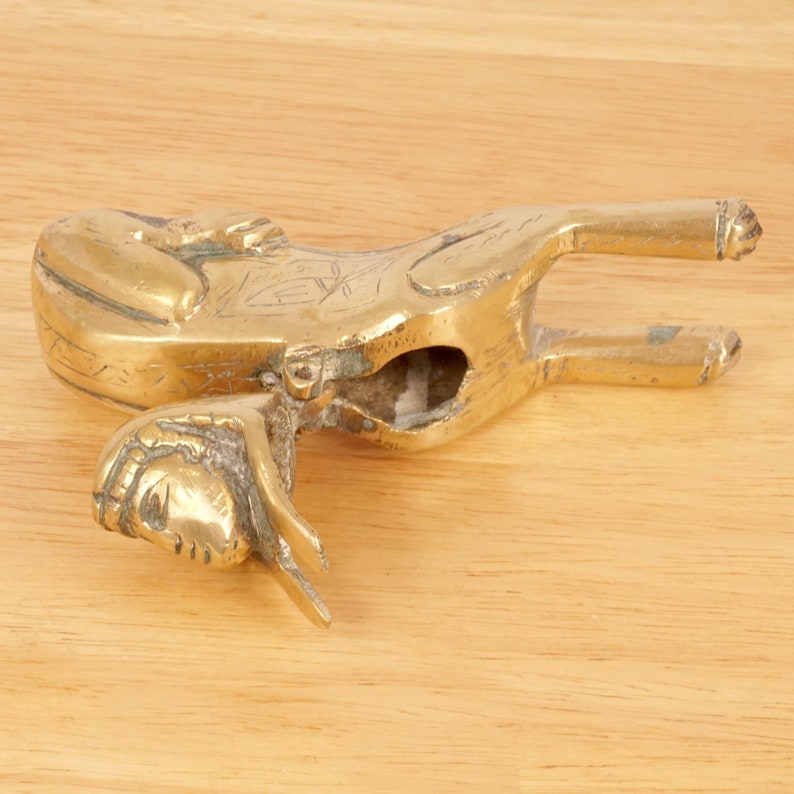 Inkwell amall container miniature fingurine decorative box Sphinx design can be used as an ashtray