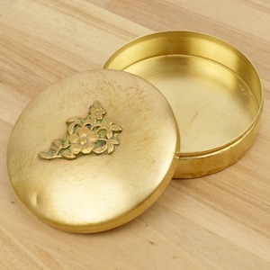 Brass Box with a lid || Simple circle design with flower on lid || Vintage solid brass