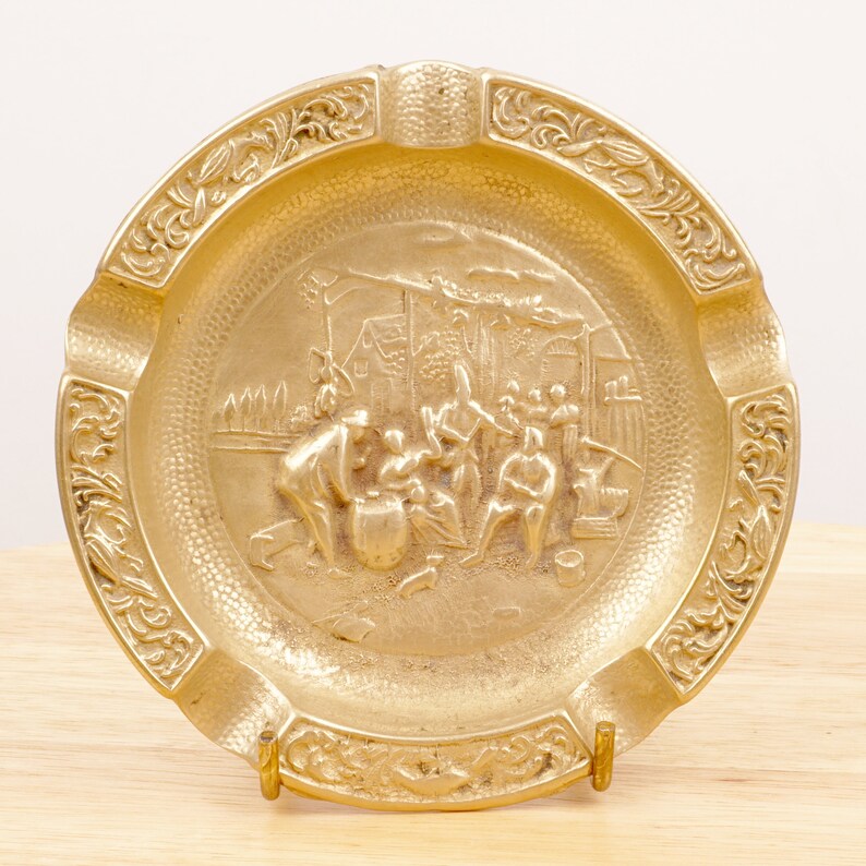 Vintage solid brass Vilkave scene Circle shape Pub Scene Ashtray