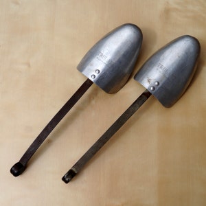 Vintage Set of Two Shoes Shapers / Horns Gents 10 x 11 || Trulast Made in England || Aluminum
