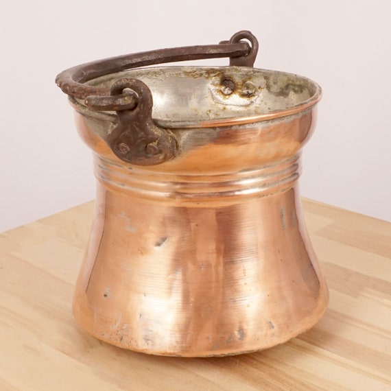ANCIEN CHAUDRON EN cuivre martelé avec anse en fer forgé 1kg750 EUR 50