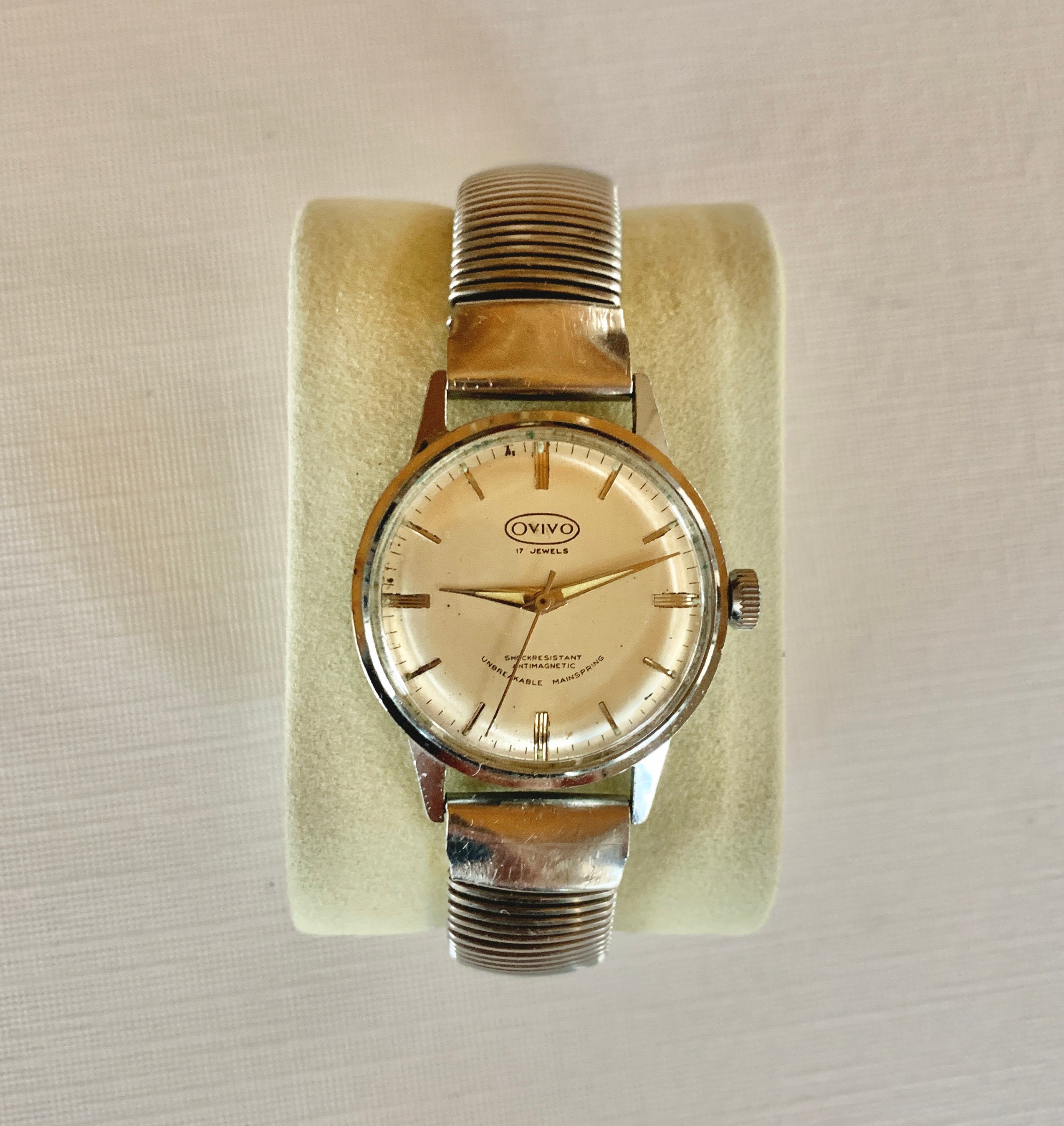 montre-bracelet vintage Ovivo