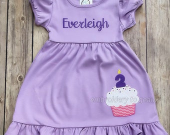 Robe à volants cupcake personnalisée pour fille, robe d’anniversaire pour filles, robe d’anniversaire cupcake, chemise d’anniversaire pour filles, tenue d’anniversaire pour filles en bas âge