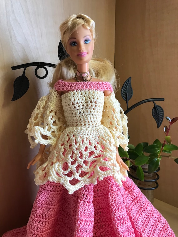 Roupa para barbie (Vestido, chapéu e sapatilha artesanal)