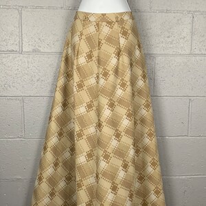 Vintage 1970s Tan and White Geometric Plaid Knit Polyester Maxi Skirt JC Penney Cottage Core Maximalist Prairi Skirt Boho Size Medium