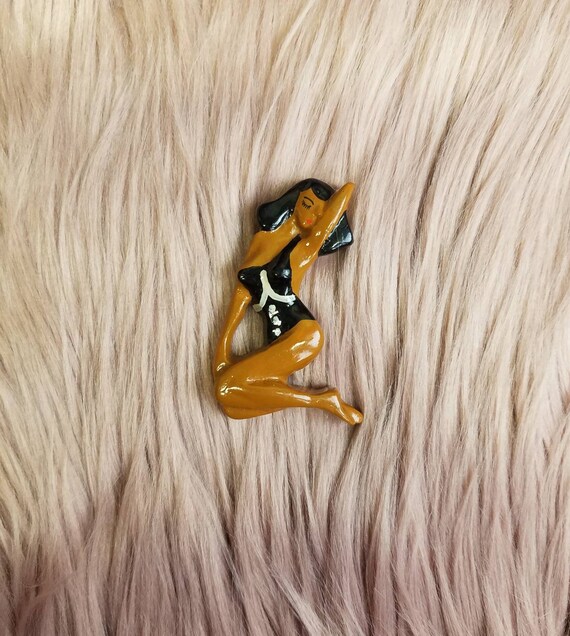 Vintage Resin Pin Up Brooch Betty Page  Bombshell… - image 3