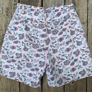 Vintage 1980s Floral Print Denim Shorts Stefano International Size Medium High Waist Boho Preppy