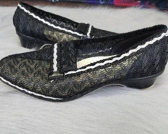 Vintage 1960s Deadstock New Old Stock Lady Wellco Black Nylon Zig Zag Ecru Mesh Wide Kitten Heel Pumps Vintage Shoes Vintage Heels Loafers