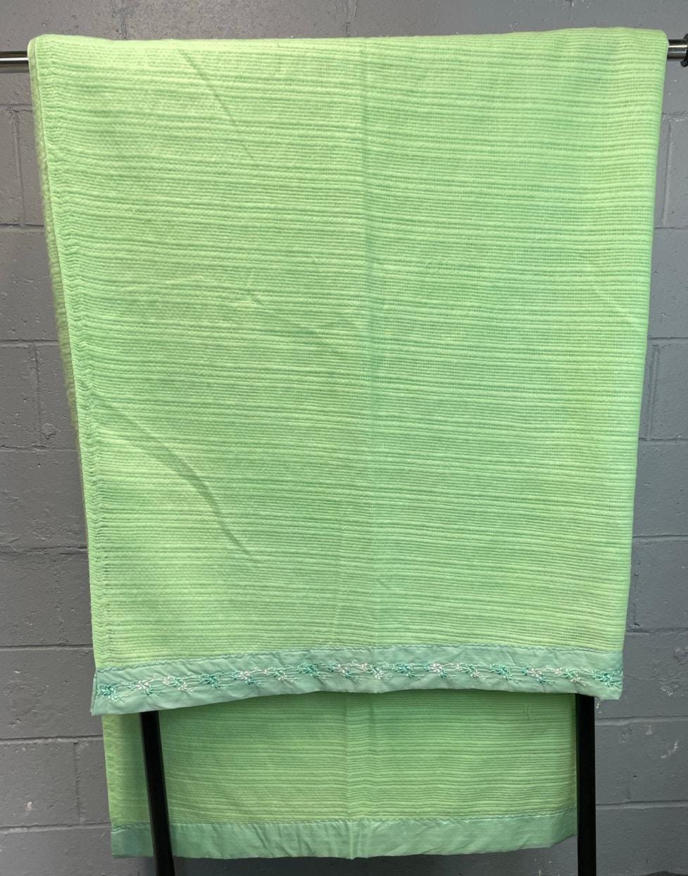 ヴィンテージワッフル織り花柄刺繍リボンブランケット ライトグリーン