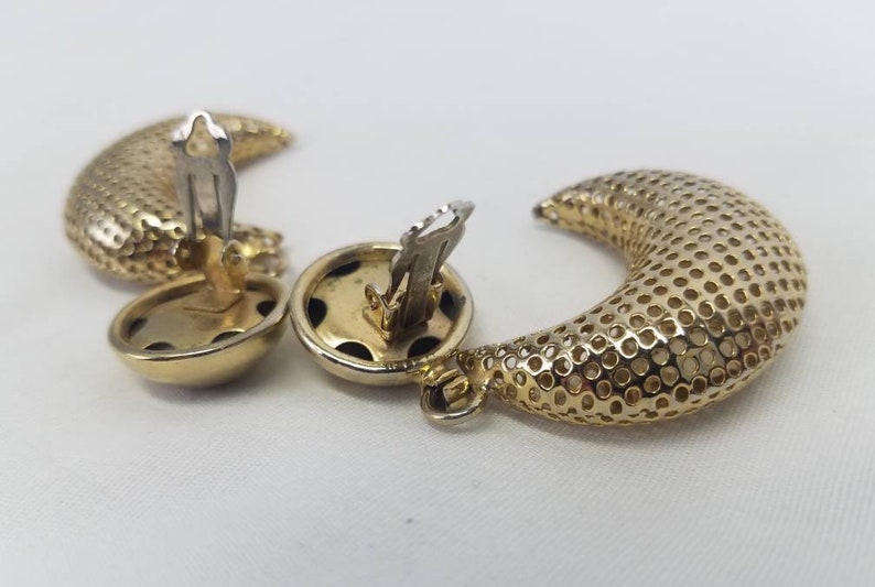 Vintage Massive Metal Mesh 3D Crescent Moon Dangle Clip On Earrings No Pierce Celestial