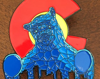 Centro de Convenciones de Colorado Big Blue Bear Pin