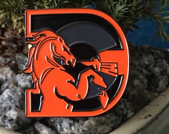 Pin de gorra de los Denver Broncos