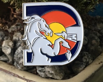 Pin de gorra de los Denver Broncos