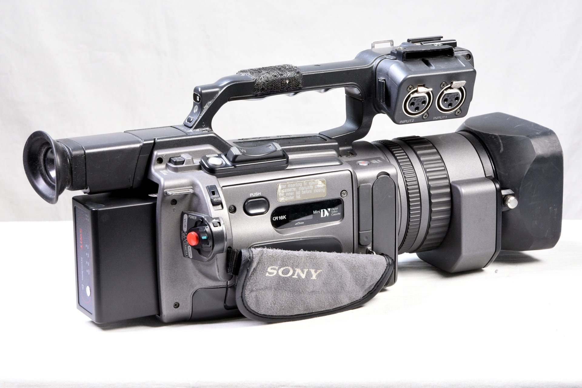 Sony DSR-PD150 DVCAM 3 CCD Minidv Professional Camcorder Near