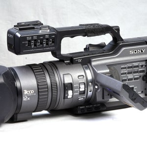 Sony DSR-PD150 DVCAM 3 CCD Minidv Professional Camcorder Near