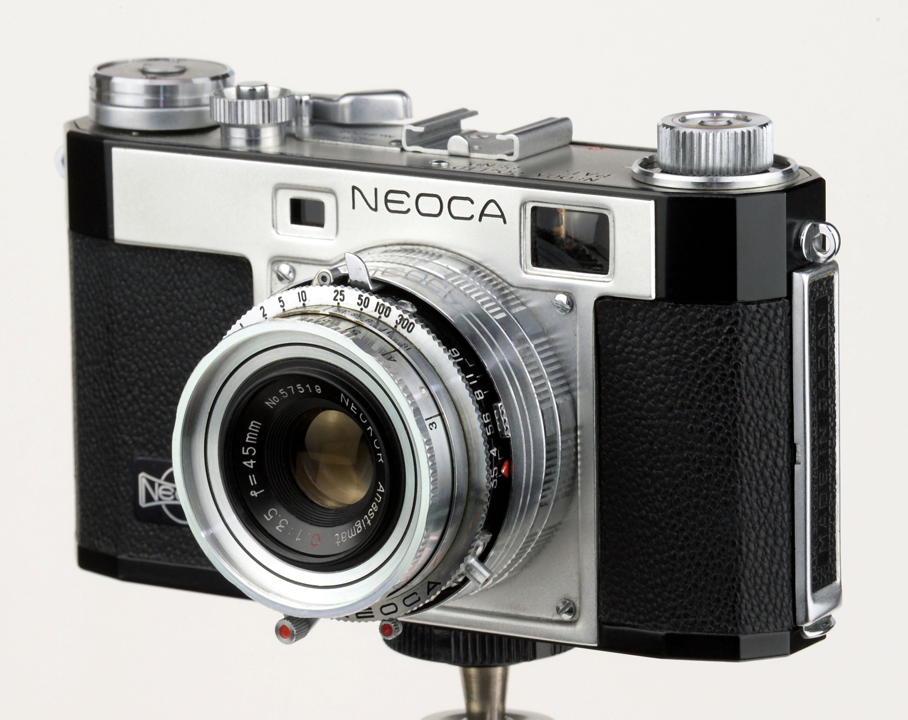Neoca 2S Rangefinder Film Camera: 45mm f/3.5 Neokor Lens