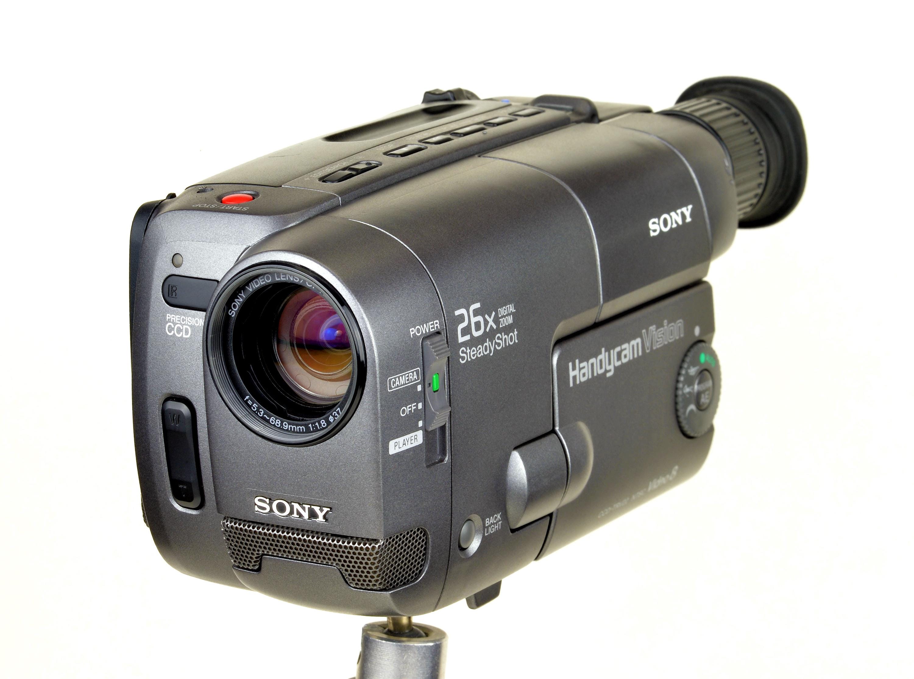 Sony CCD-TRV22 Video8 Handycam Camcorder 8mm 26x Steadyshot Zoom