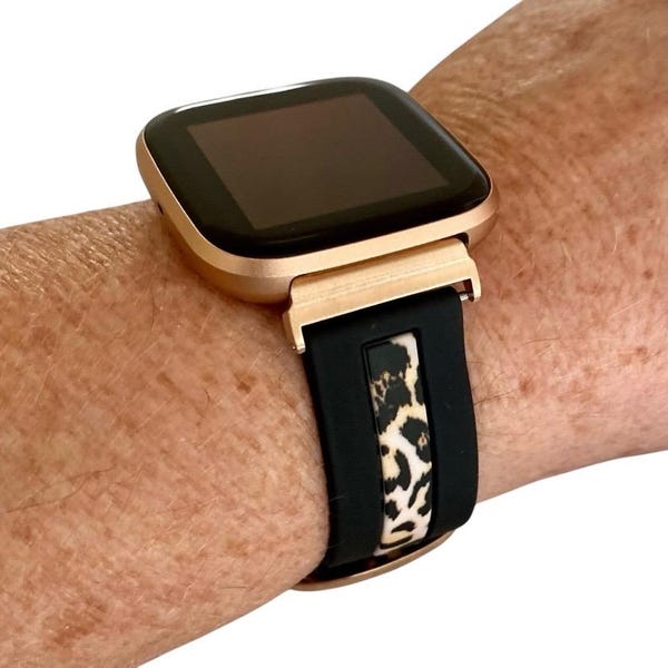 Cinturino in silicone con stampa leopardata compatibile con Fitbit Versa Watch: nero, rosa, grigio