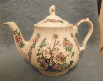 Vintage Sadler Teapot Made in England  White w/ floral design Lid 9" stem to hnd