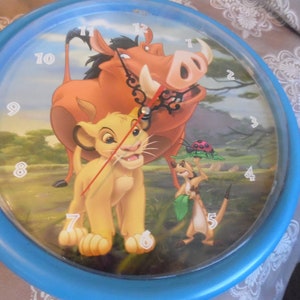 Disney Lion King Quartz clock 9 1/2&quot; Young Simba, Pumbaa, Timon. Works