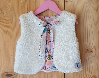 Reversible children's shepherd's vest in organic cotton, faux sheepskin and flowers