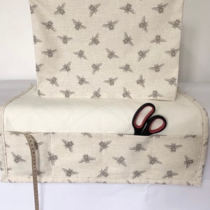 Sewing Machine Cover/Dust Cover and Matching Mat/Table Protector / Organiser Mat / Handmade / Fryetts Natural Bee Fabric