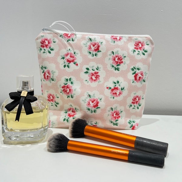 Tissu Cath Kidston / Roses de Provence / Roses freston / Oiseaux et roses / Trousse à maquillage / Trousse de toilette / Ouverture avec fermeture éclair / Cadeaux