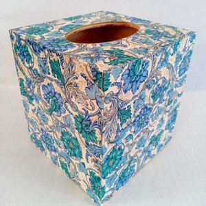 Bellissima scatola di fazzoletti in legno decoupage con carta fiorentina italiana blu con accenti dorati