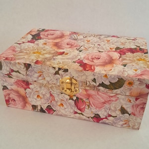 Bellissima scatola portaoggetti in legno decoupage, portagioie, portaoggetti con chiusura cavolo rose carta italiana