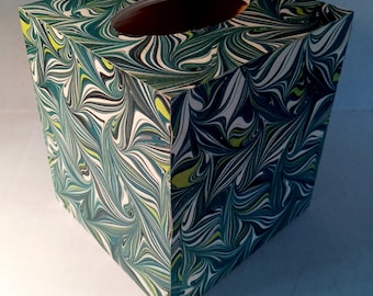 Prachtig decoupage WooBeaud-tissuedoosomslag Italiaans gemarmerd papier met groene print