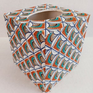 Bellissimo coperchio per scatola di fazzoletti in legno decoupage con accenti dorati geometrici in carta italiana