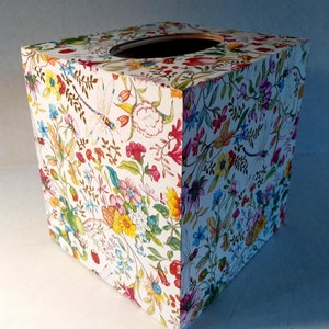 Bellissimo decoupage scatola di fazzoletti di legno con fiori selvatici stampa fiorentina carta italiana con riflessi dorati