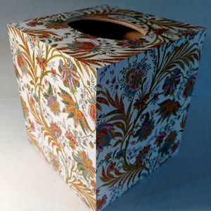 Bellissimo coperchio per scatola di fazzoletti in legno decoupage Tasotti Print Italian Paper con riflessi dorati