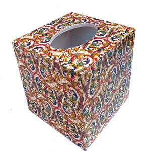 Bellissima scatola di fazzoletti in legno decoupage con coperchio gioiello in carta fiorentina italiana con riflessi dorati