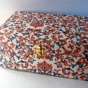 Bellissima scatola portaoggetti in legno decoupage, portagioie, portaoggetti con chiusura, stampa floreale fiorentina blu e corallo, carta ~ Rossi Italia