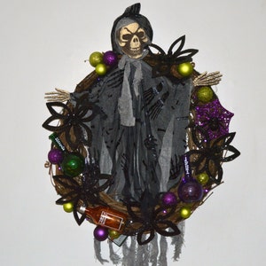 Halloween Wreath, Halloween Decor, Skeleton Wreath