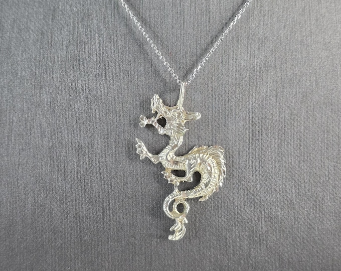 Womens Vintage Estate Sterling Silver Dragon Pendant Necklace 6.0g E7116